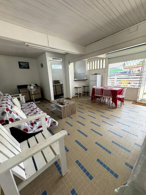 Maison Authentique A 300M De La Plage 생트안느 외부 사진